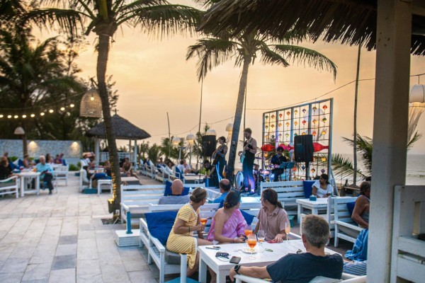 Shore Club An Bàng Beach